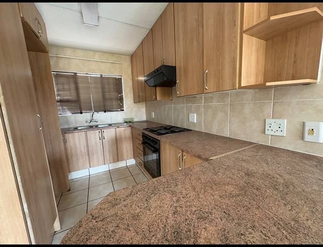 2 BEDROOM FLAT FOR SALE IN VAALPARK